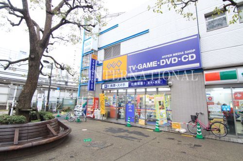 近くのゲオ 西新井店まで879m（徒歩11分）