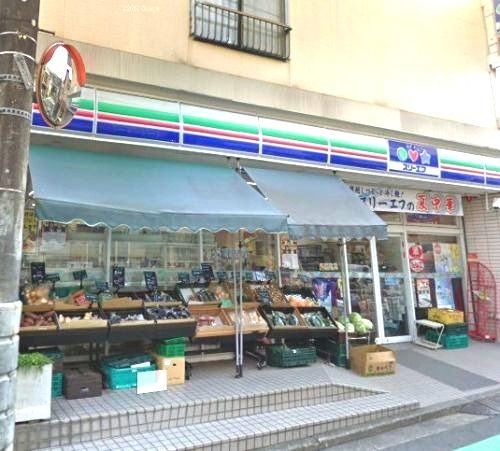 近くのスリーエフ清水ヶ丘店まで413m（徒歩6分）