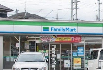 近くのファミリーマート 昭島田中町団地入口店まで2,892m（徒歩37分）