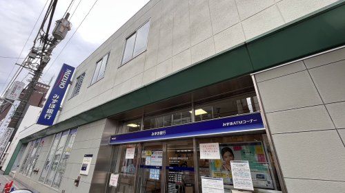 近くのみずほ銀行 調布仙川支店まで239m（徒歩3分）