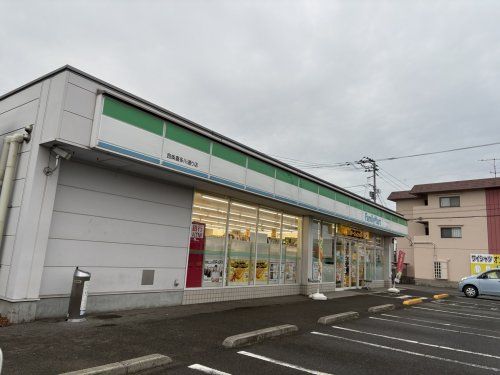 近くのファミリーマート 西条喜多川通り店まで697m(徒歩9分)