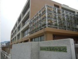 近くの長崎市立東長崎中学校まで1,482m（徒歩19分）