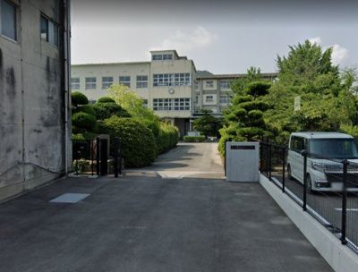 近くの東部小学校まで1,039m（徒歩13分）