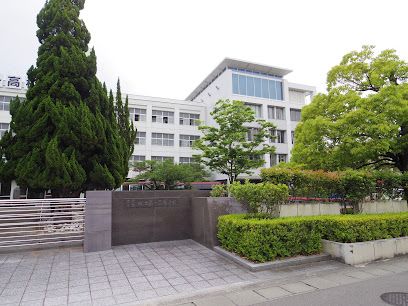 近くの坂出第一高等学校まで1,564m（徒歩20分）