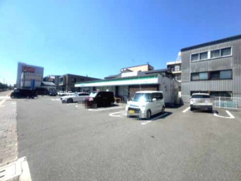 近くのファミリーマート 佐古四番町店まで477m（徒歩6分）