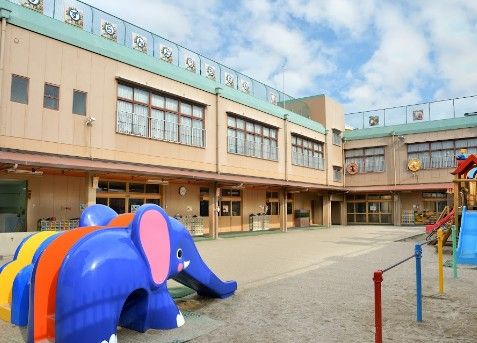 近くのすずらん幼稚園まで371m（徒歩5分）
