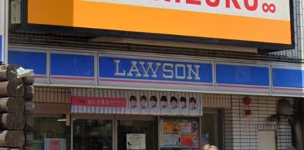 近くのローソン 大国町駅前店まで185m（徒歩3分）