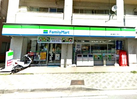 近くのファミリーマートまで137m(徒歩2分)