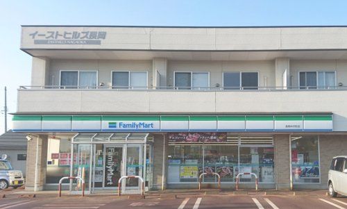 近くのファミリーマート長岡中沢店まで95m（徒歩2分）