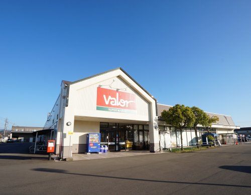 近くのバロー金津店まで311m（徒歩4分）