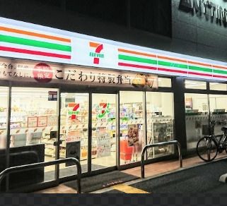 近くのコンビニまで1,135m（徒歩15分）