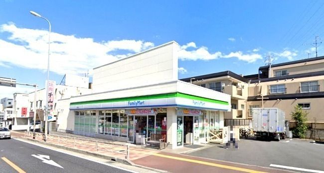 近くのファミリーマート 鶴見旭台店まで118m（徒歩2分）