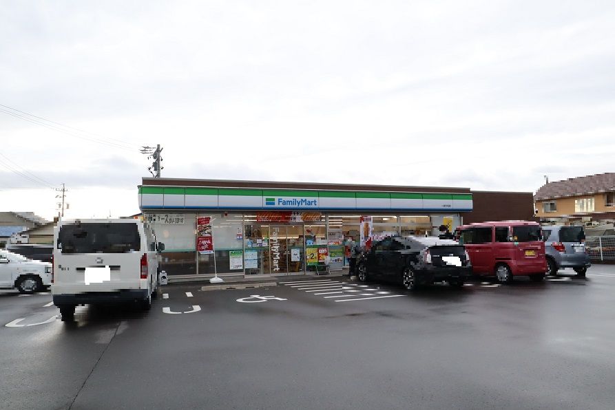 近くのファミリーマート 一宮大毛店まで1,677m(徒歩21分)