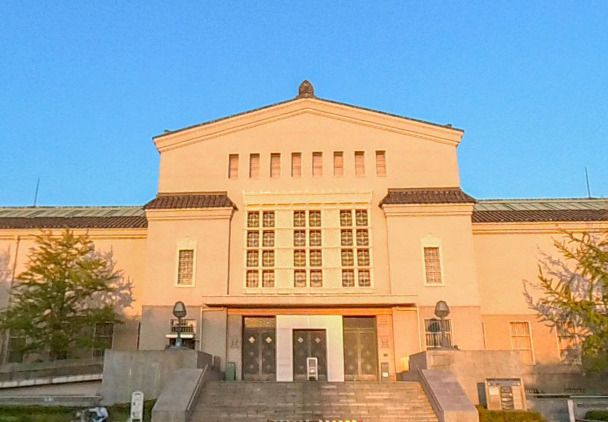 近くの大阪市立美術館まで764m（徒歩10分）