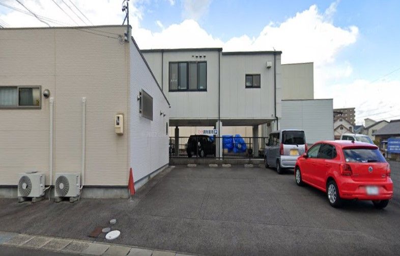 近くのさかい皮ふ科まで145m（徒歩2分）