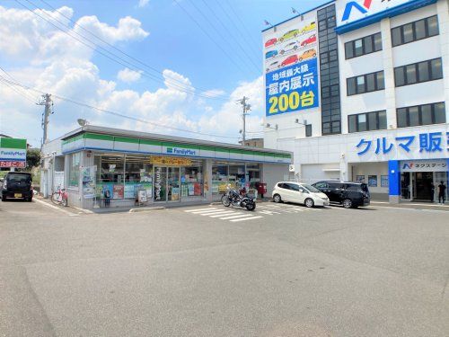 近くのファミリーマート 東浦石浜南店まで740m（徒歩10分）