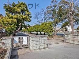 近くの千葉市立鶴沢小学校まで797m(徒歩10分)