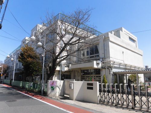 近くの品川区立浜川小学校まで431m（徒歩6分）