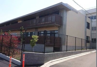 近くの小学校まで1,030m（徒歩13分）