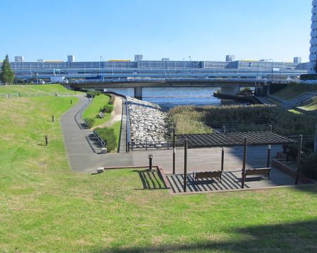 近くの公園まで1,892m（徒歩24分）