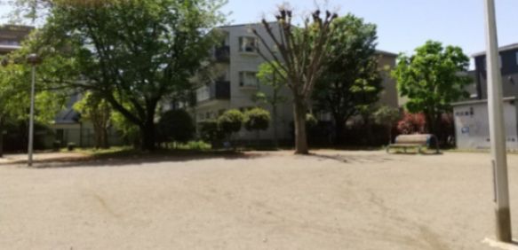 近くの根岸北原公園まで636m（徒歩8分）