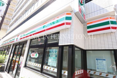 近くのセブンイレブンまで202m（徒歩3分）
