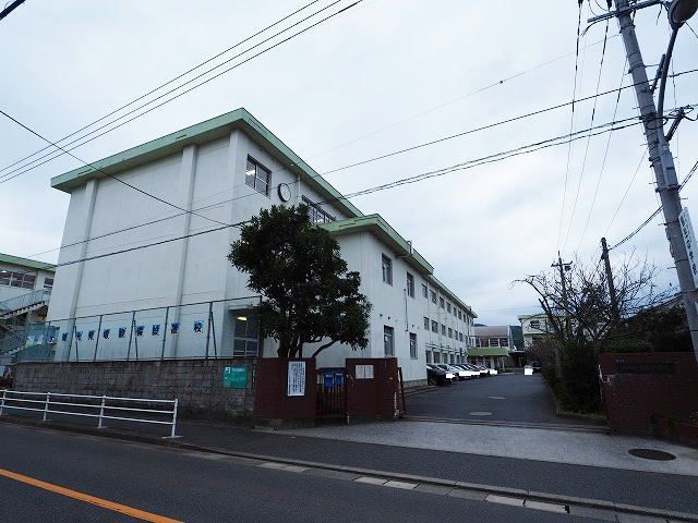 近くの北九州市立菅生中学校まで886m(徒歩12分)