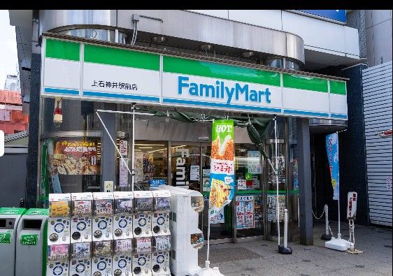 近くのファミリーマート 上石神井駅前店まで186m(徒歩3分)