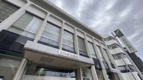 近くの三井住友銀行 国領支店まで1,224m（徒歩16分）