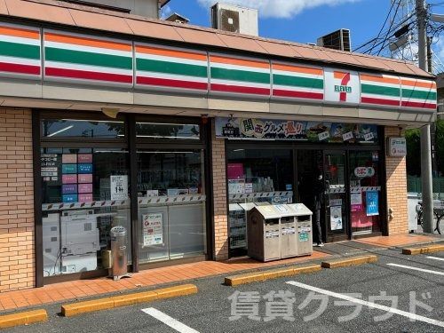 近くのコンビニまで449m（徒歩6分）