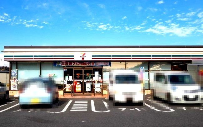 近くのコンビニまで953m（徒歩12分）