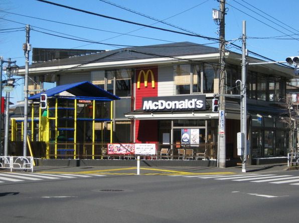 近くの飲食店まで1,052m（徒歩14分）