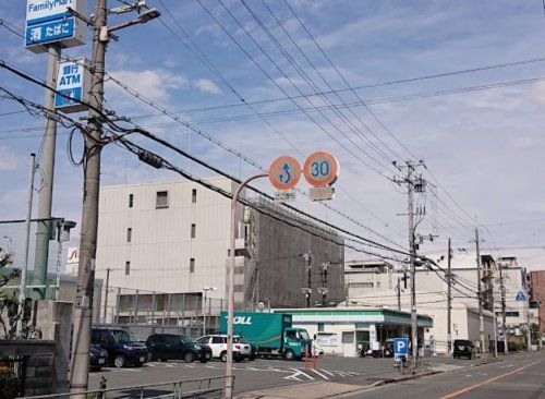 近くのファミリーマート 小松変電所前店まで291m(徒歩4分)
