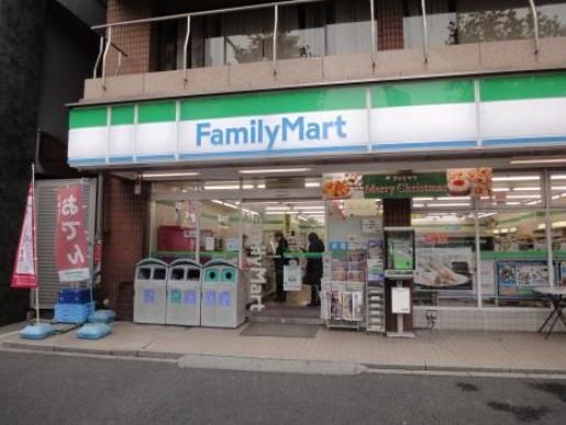 近くのファミリーマート 東神田二丁目店まで58m（徒歩1分）