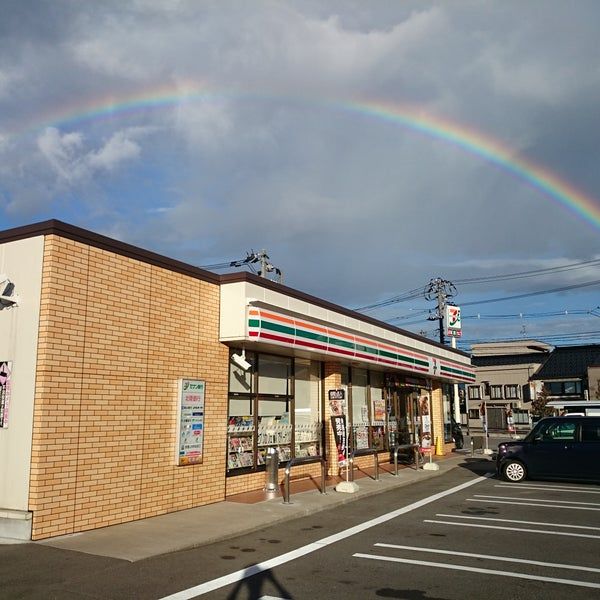 近くのセブンイレブン　南砺二日町店まで624m（徒歩8分）
