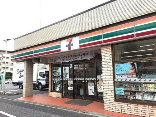 近くのコンビニまで351m（徒歩5分）