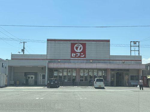 近くのセブン城南店まで830m（徒歩11分）