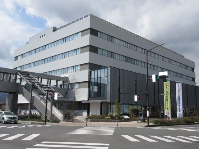 近くの千曲市役所まで447m（徒歩6分）
