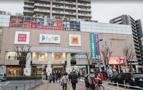 近くのショッピングセンタービビオまで2,236m（徒歩28分）