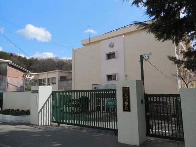 近くの神戸市立大池小学校まで884m（徒歩12分）