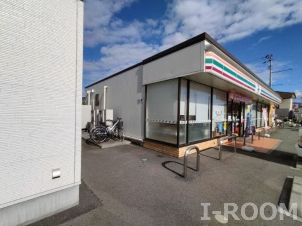 近くのセブンイレブン松山古川北1丁目店まで1,150m(徒歩15分)