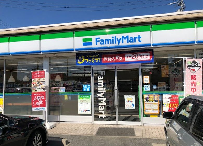 近くのファミリーマート 守山金屋一丁目店まで150m（徒歩2分）