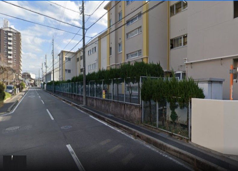 近くの尾張旭市立旭中学校まで2,367m（徒歩30分）