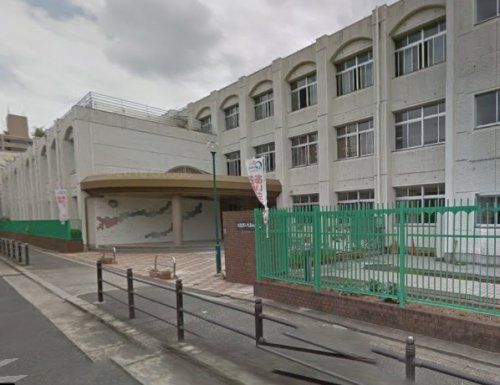 近くの大宮小学校まで473m（徒歩6分）
