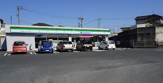 近くのファミリーマート 倉敷庄パークヒルズ店まで772m(徒歩10分)