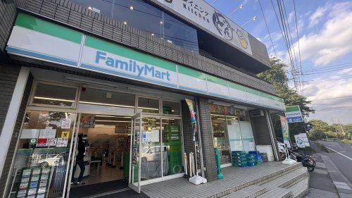 近くのコンビニまで1,201m（徒歩16分）