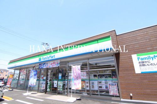 近くのファミリーマート 市川入船店まで406m（徒歩6分）