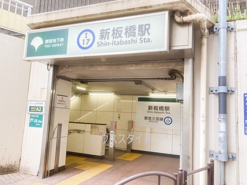 近くの新板橋駅A2出入口まで1,013m（徒歩13分）