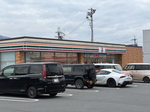 近くのセブンイレブン橋本河瀬店まで685m（徒歩9分）