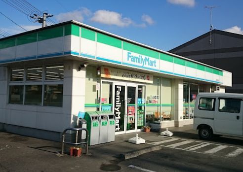 近くのファミリーマート 総社溝口店まで1,047m(徒歩14分)